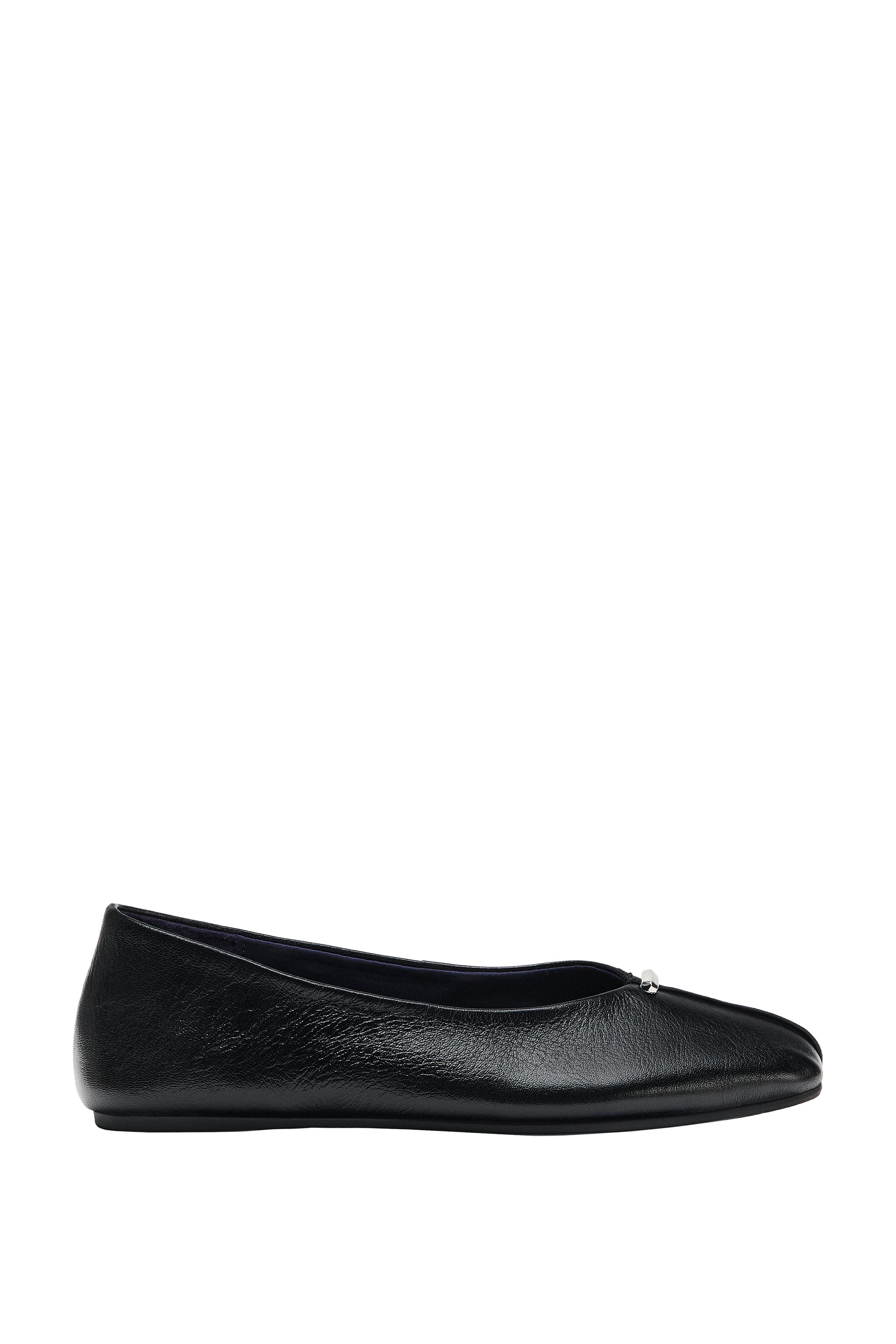 LEATHER BALLET FLATS WITH METAL DETAIL — ZARA