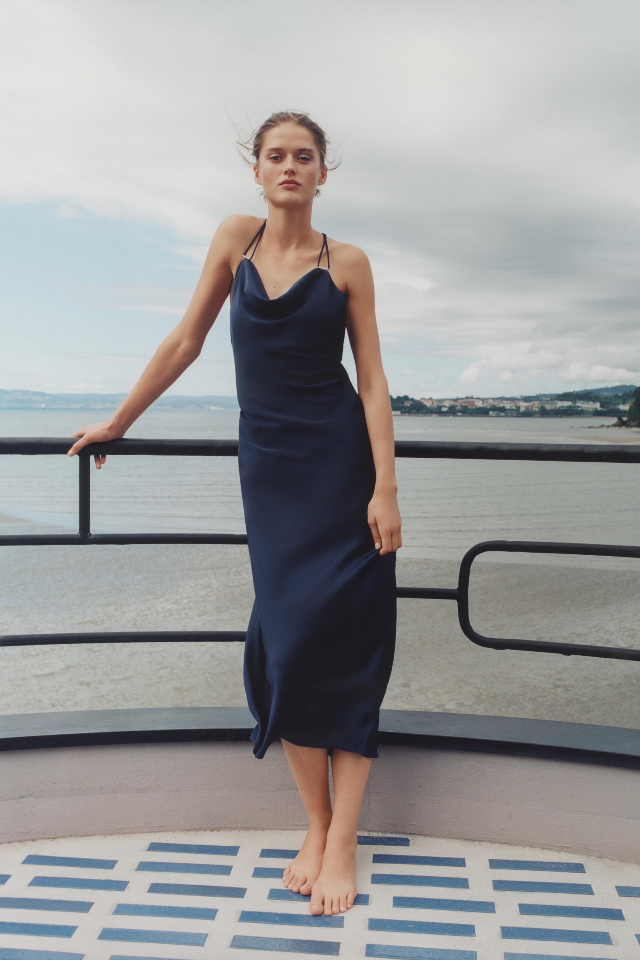 АТЛАСНОЕ ПЛАТЬЕ В БЕЛЬЕВОМ СТИЛЕ С ЗОЛОТИСТОЙ ФУРНИТУРОЙ — ZARA