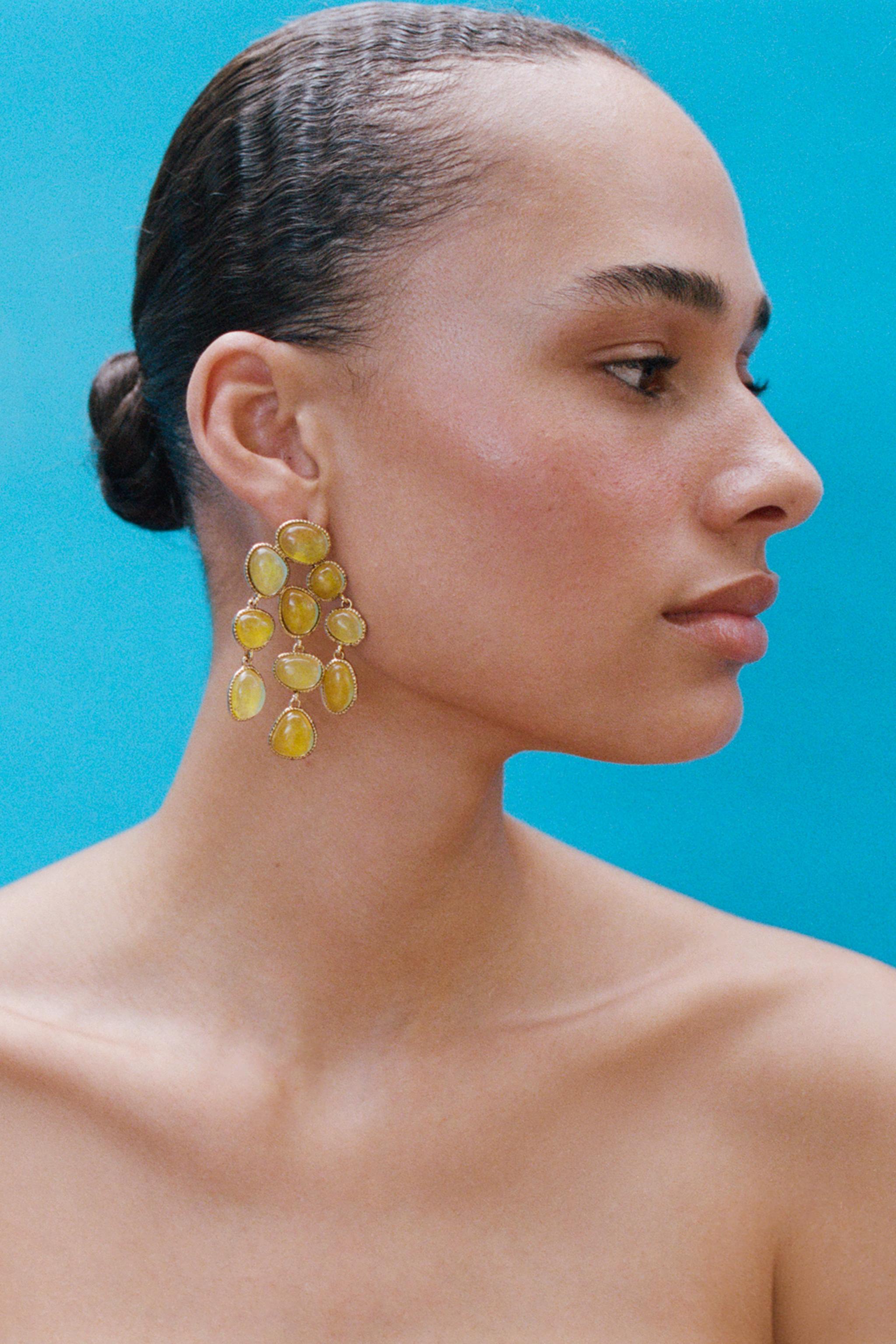 СЕРЬГИ С ДЕТАЛЯМИ ИЗ СМОЛЫ — ZARA