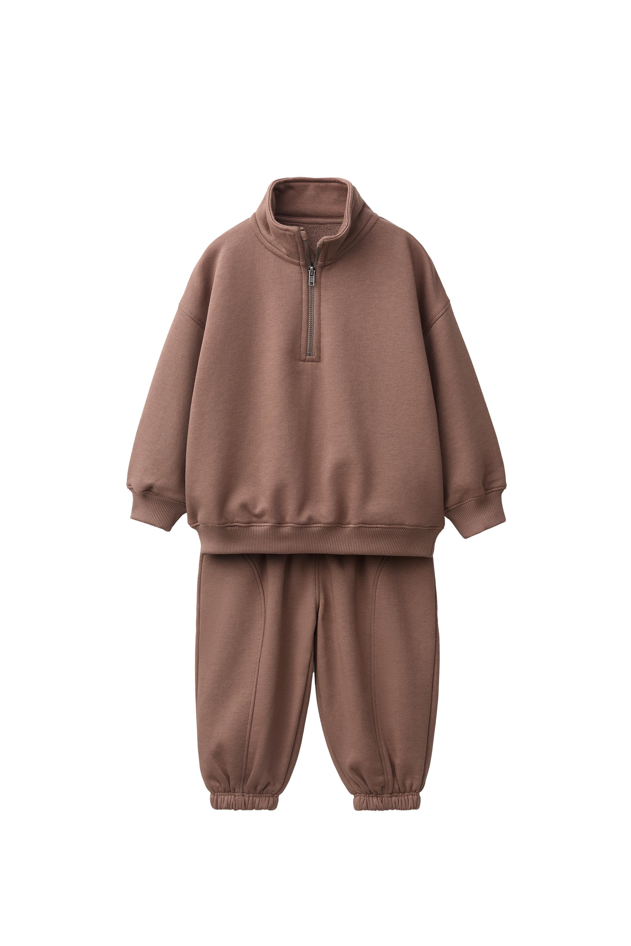 КОМПЛЕКТ ИЗ ТОЛСТОВКИ И ГЛАДКИХ БРЮК-ДЖОГГЕРОВ — ZARA