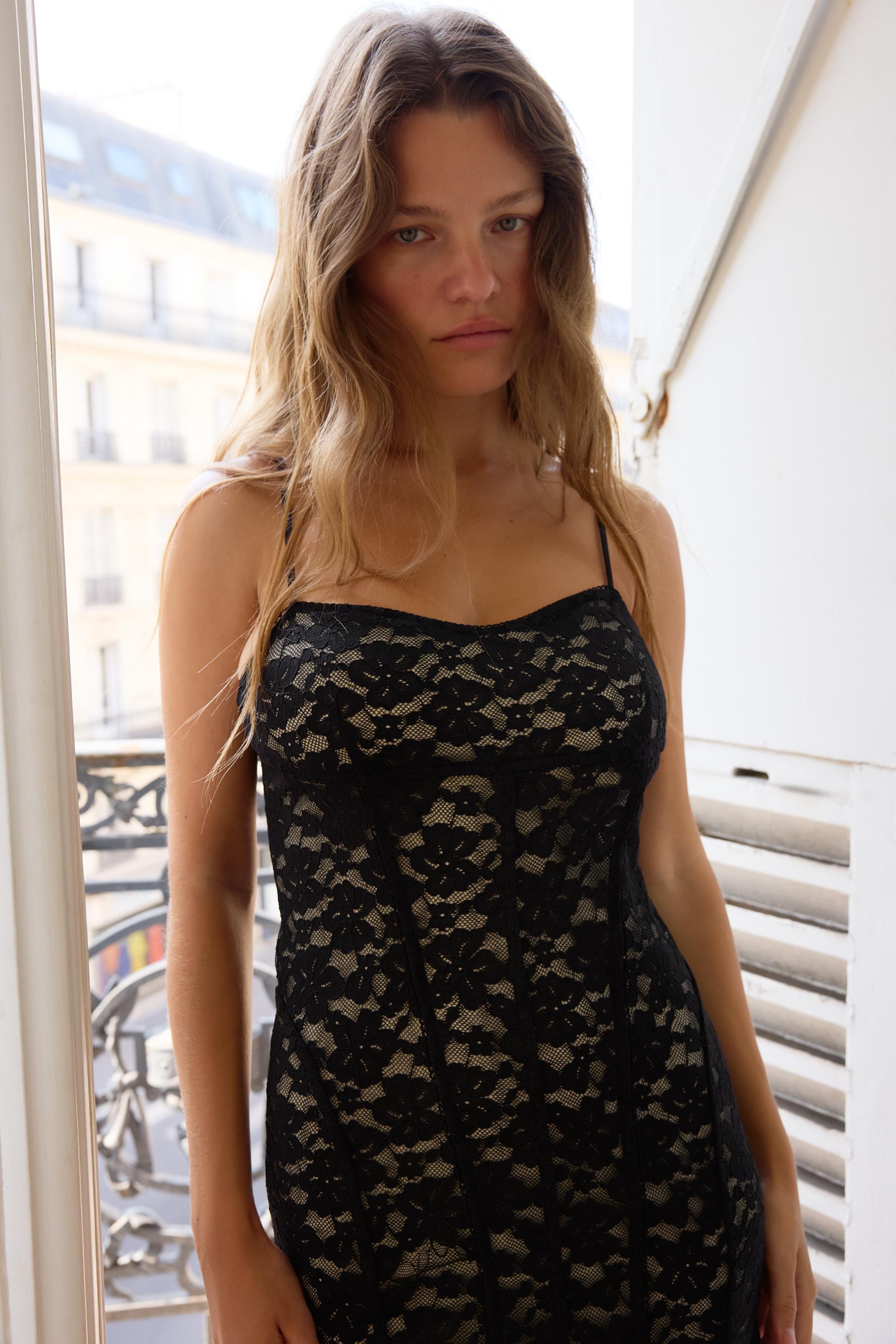 КОРОТКОЕ КРУЖЕВНОЕ ПЛАТЬЕ — ZARA