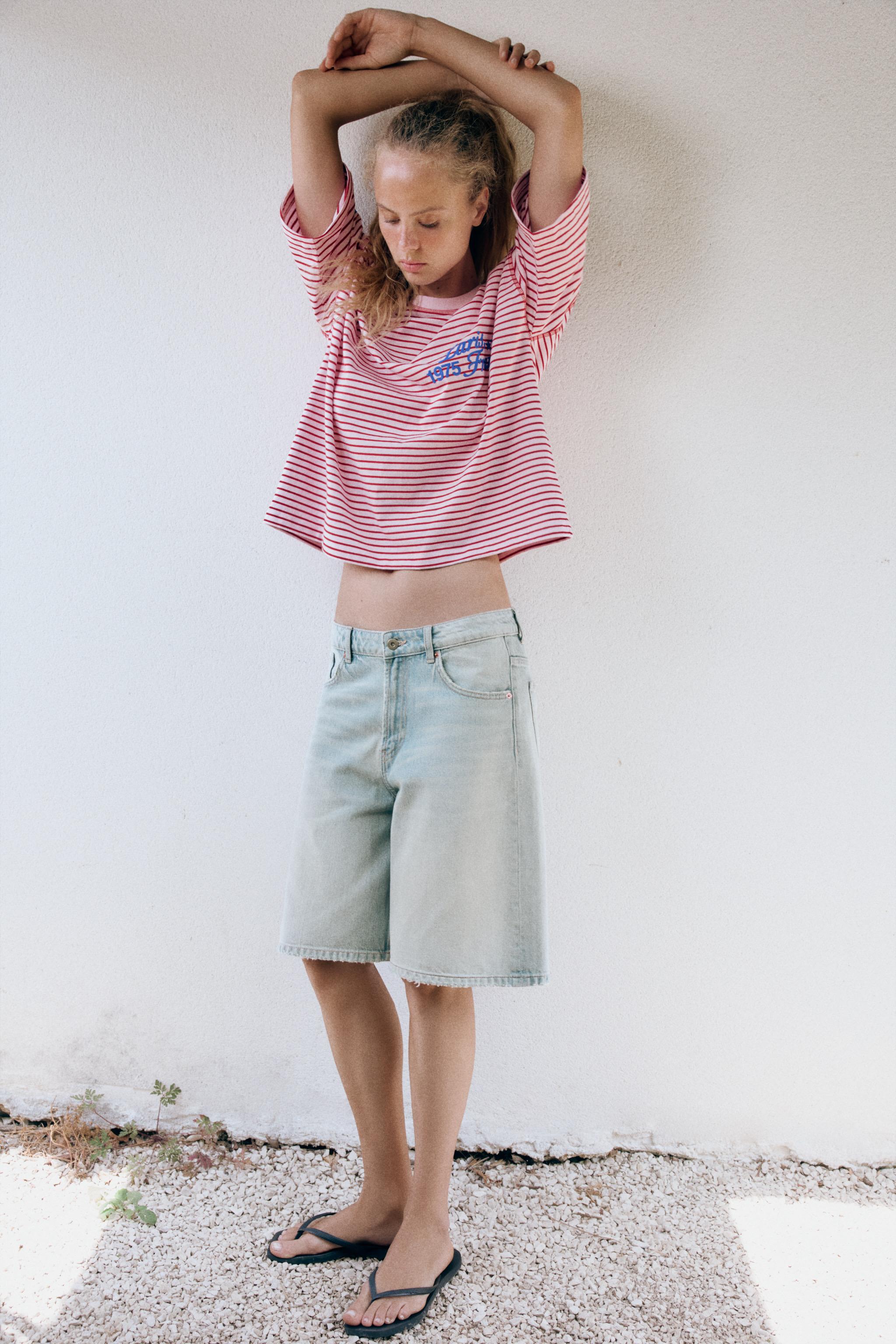 Футболка оверсайз с текстовым принтом в полоску — ZARA