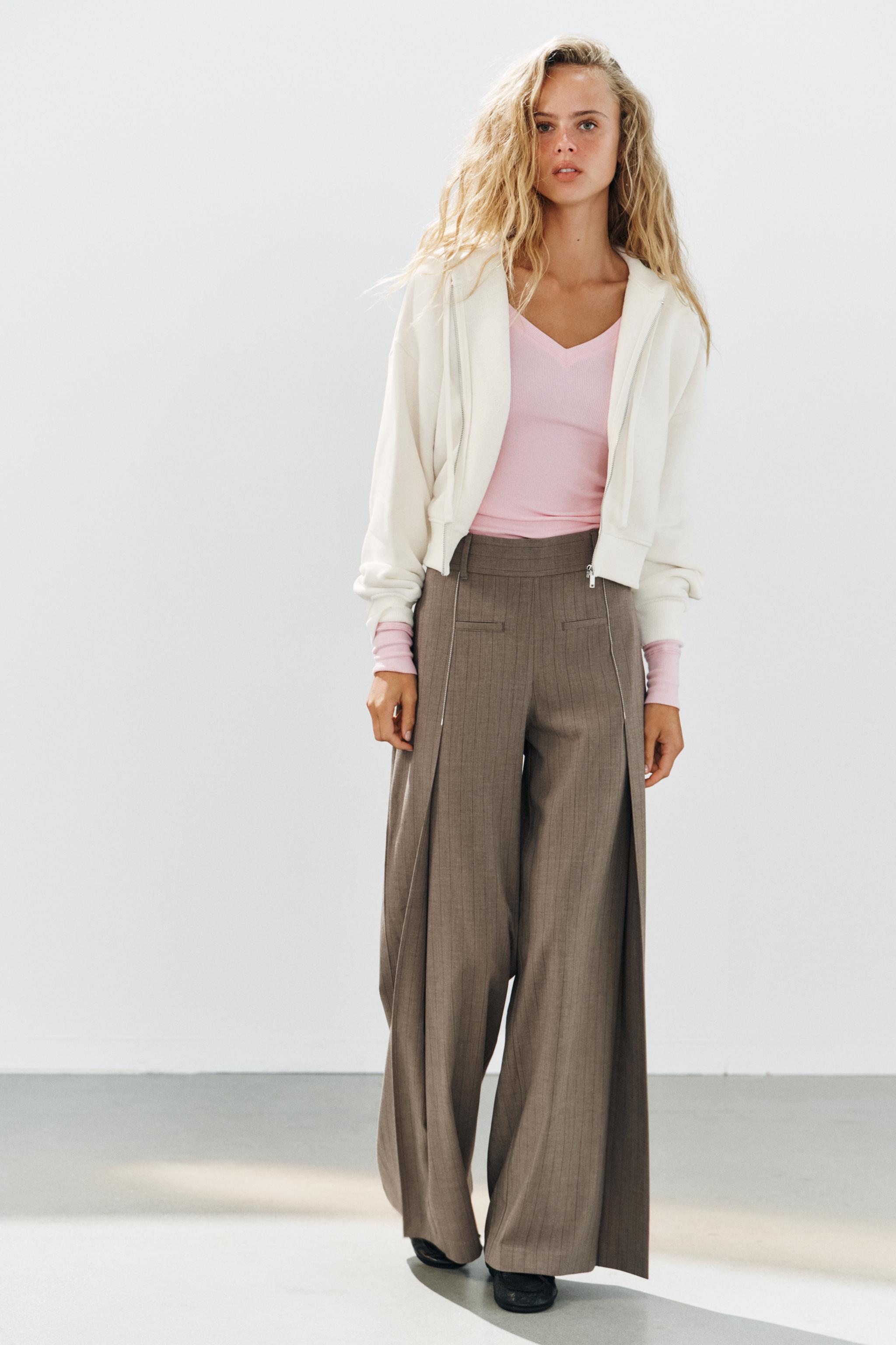 Брюки в тонкую полоску со складками — ZARA