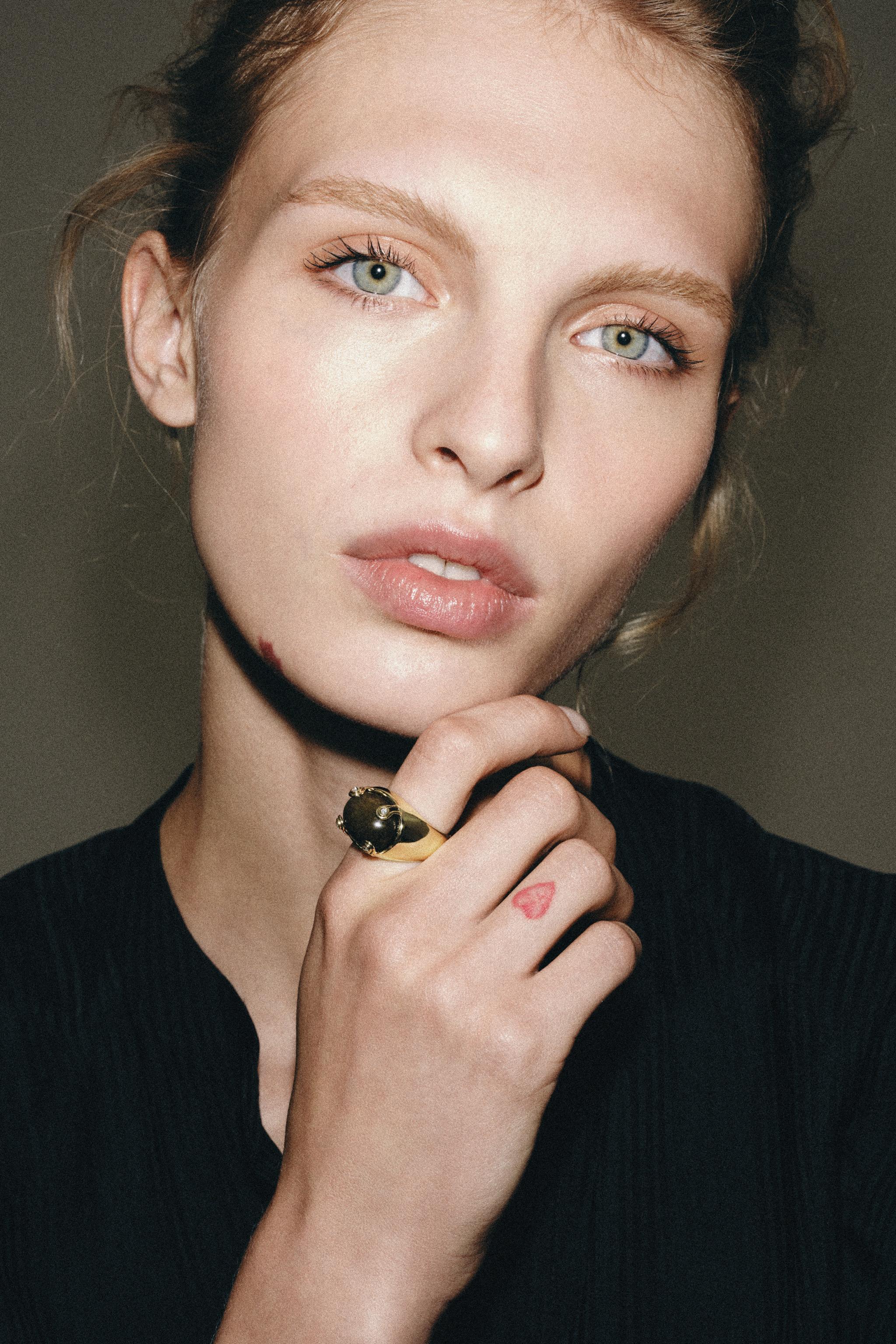 МЕТАЛЛИЧЕСКОЕ КОЛЬЦО С КАМНЕМ — ZARA