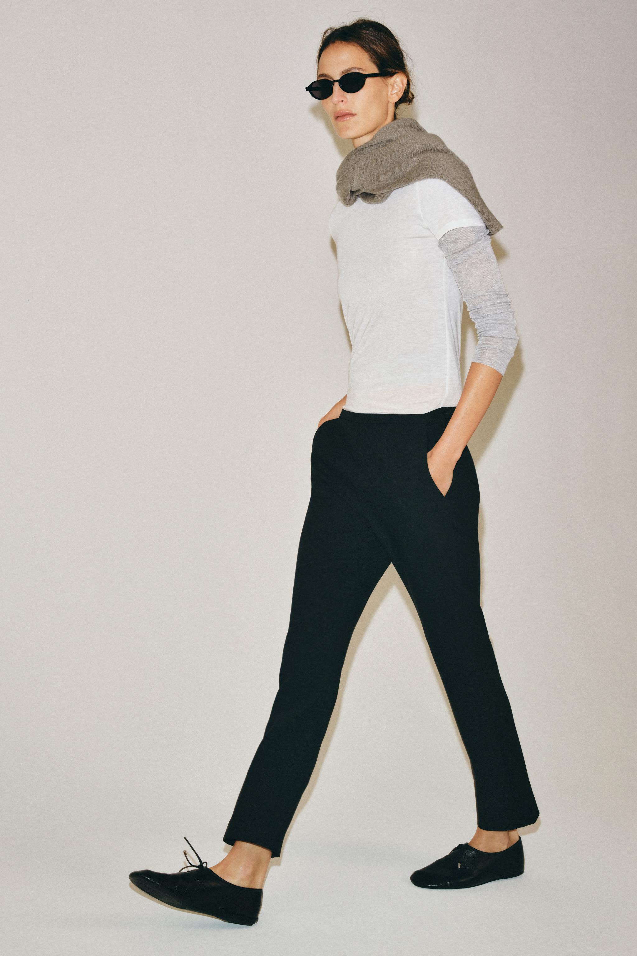 ФУТБОЛКА С КРУГЛЫМ ВЫРЕЗОМ — ZARA