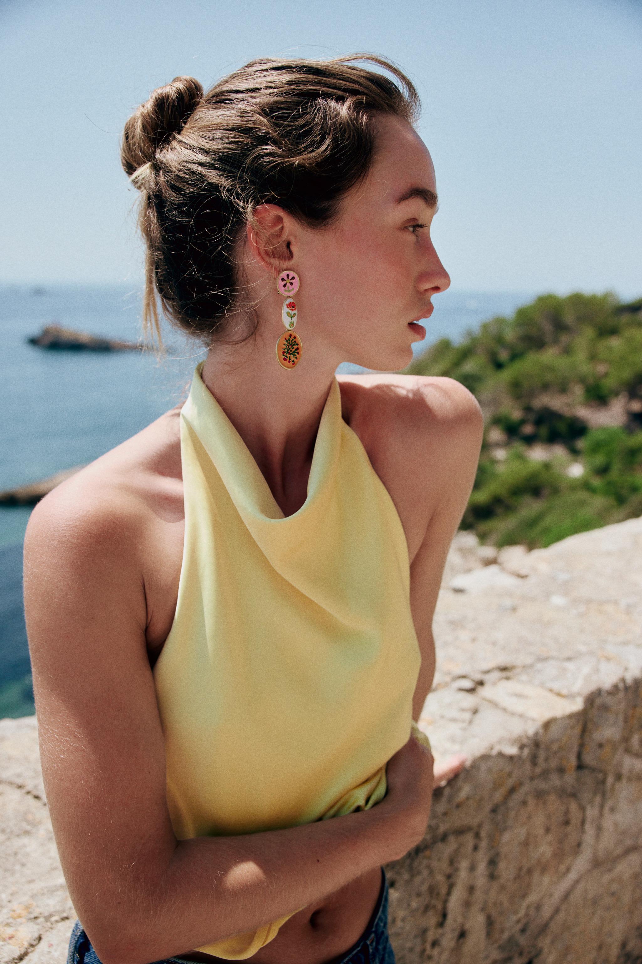 СЕРЬГИ С ПОДВЕСКАМИ ИЗ СМОЛЫ — ZARA