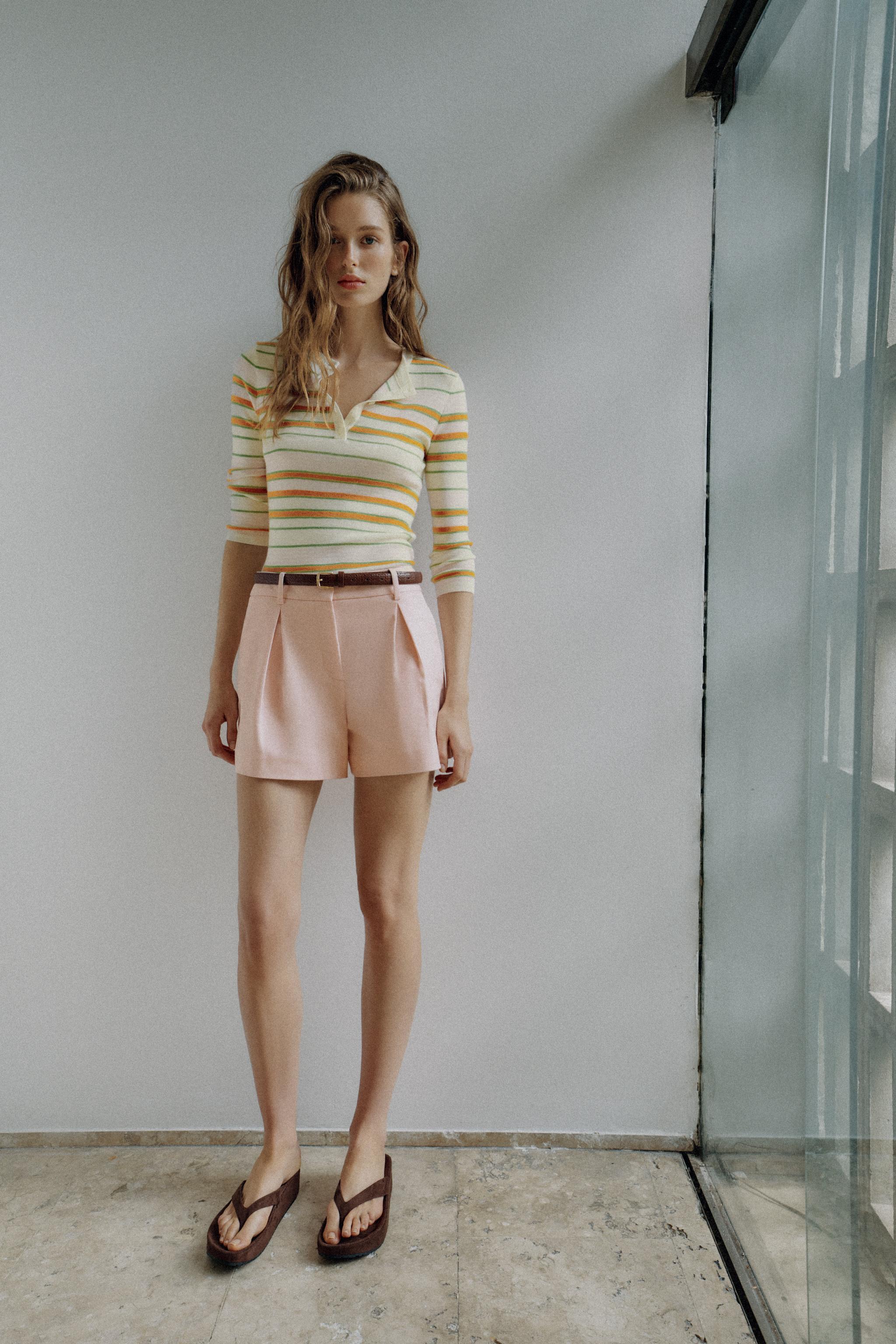 Бермуды с вытачками и ремнём — ZARA