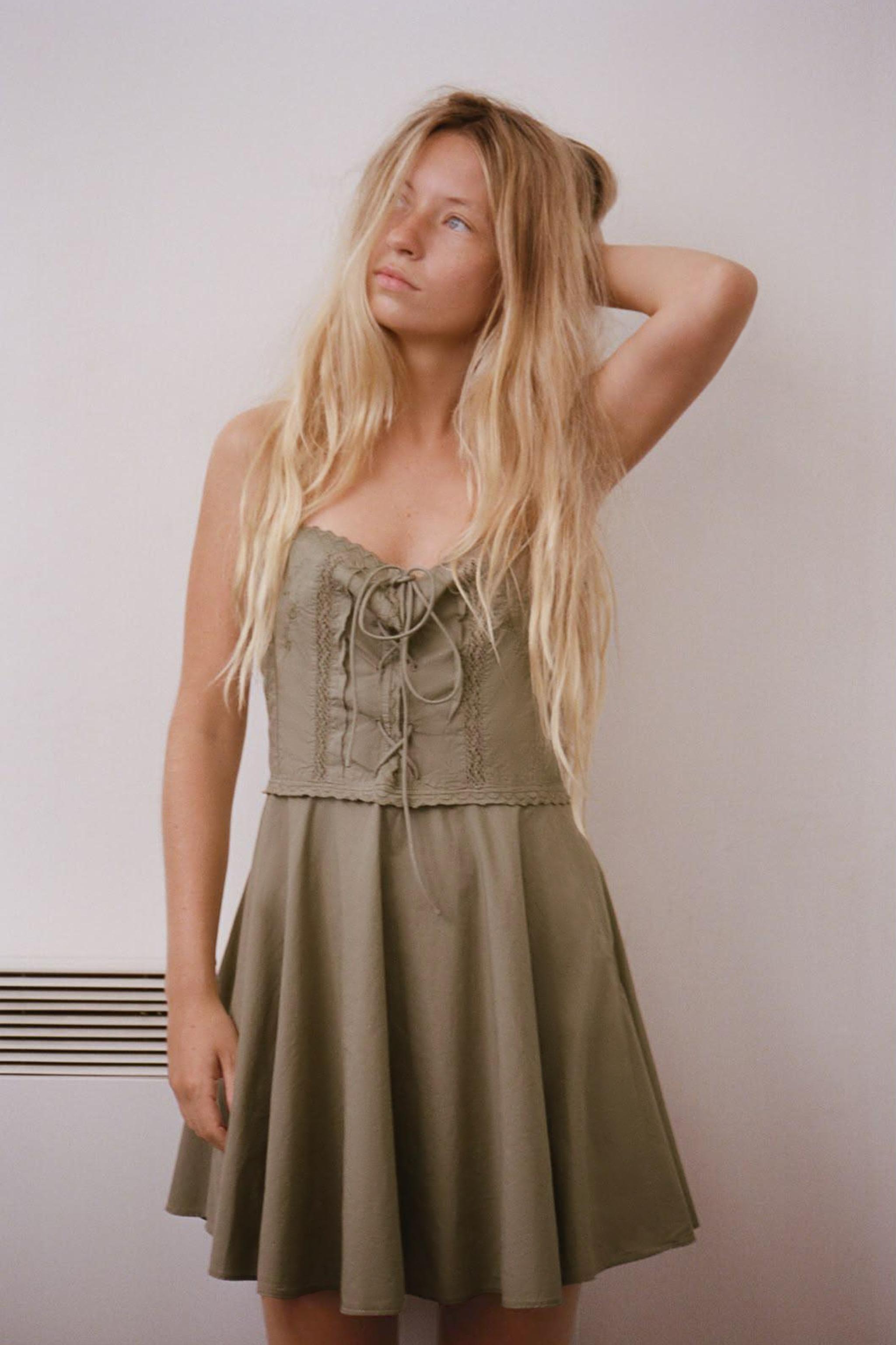 Мини-платье из поплина с вышивкой — ZARA