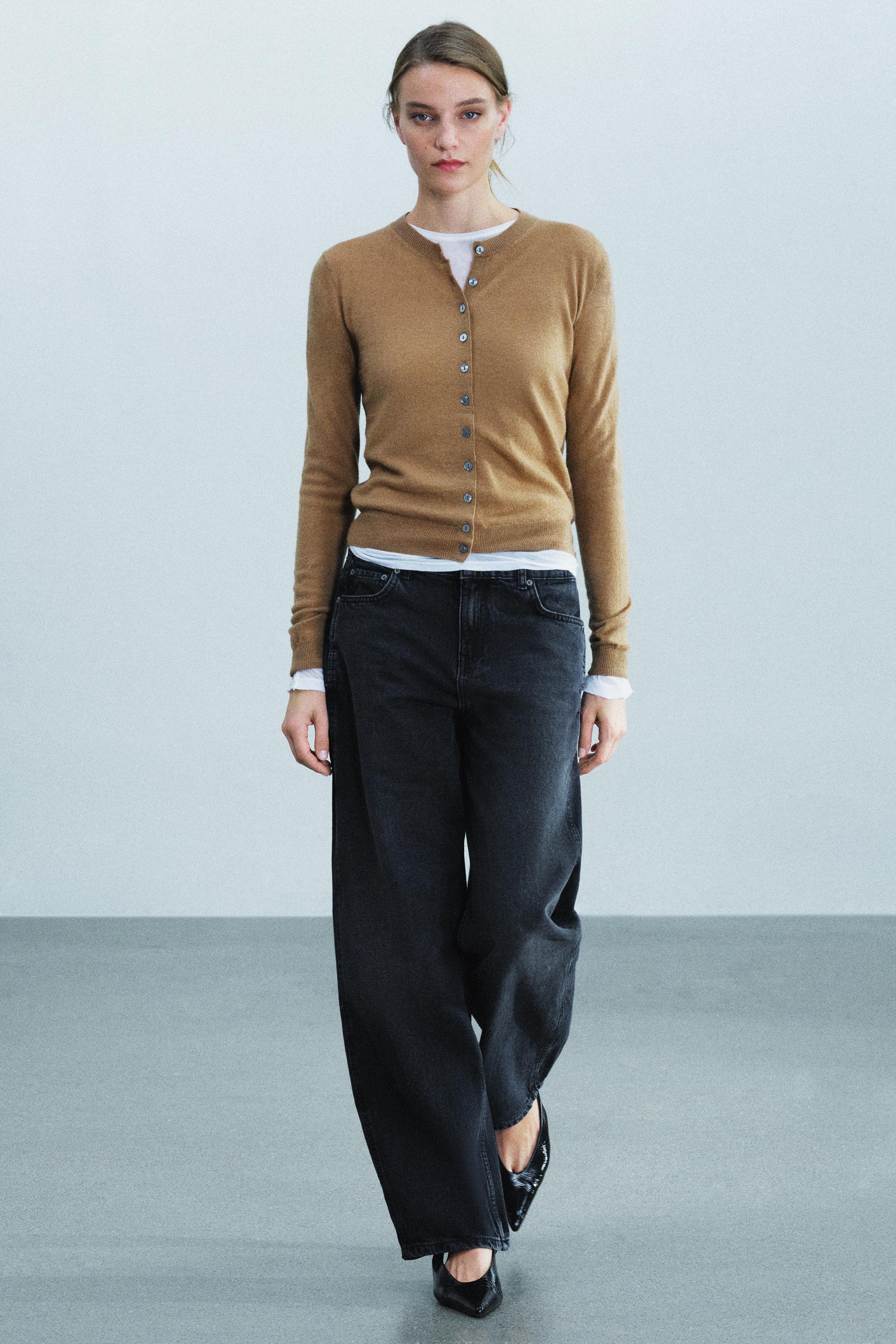 Джинсы ZW COLLECTION с низкой посадкой и изогнутыми прямыми штанинами — ZARA
