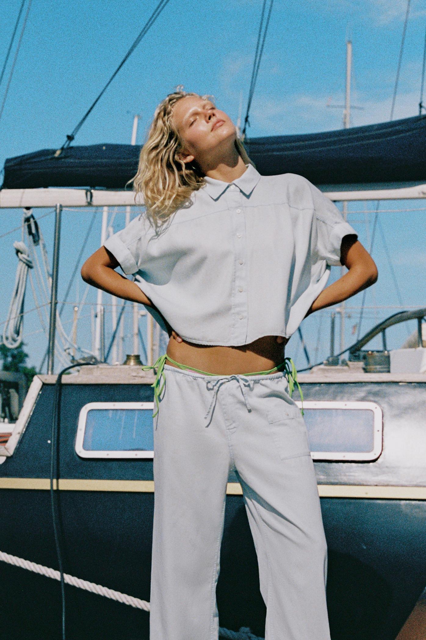 Рубашка с коротким рукавом струящегося кроя — ZARA