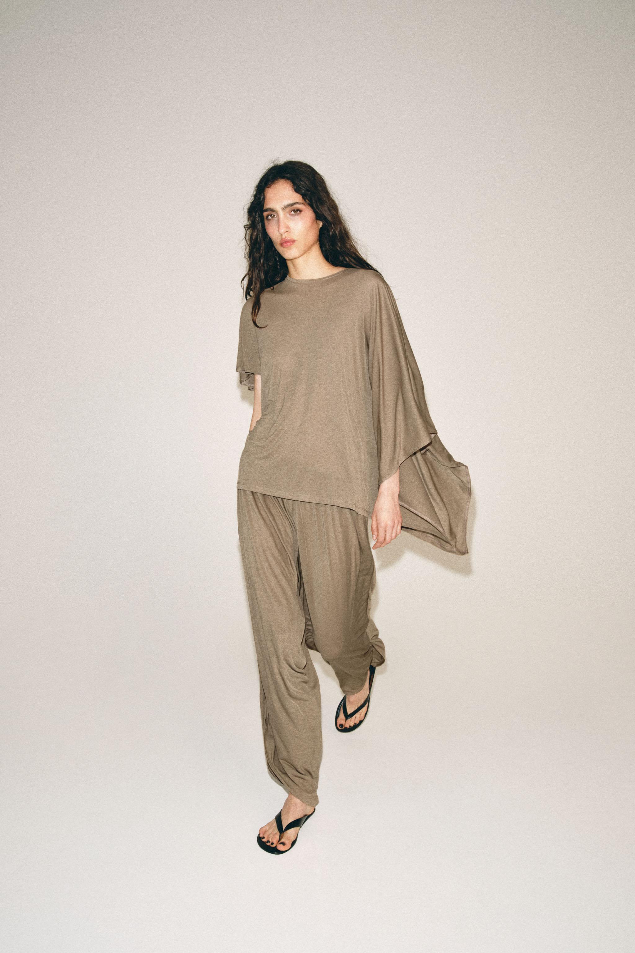 Топ асимметричного кроя в виде накидки — ZARA