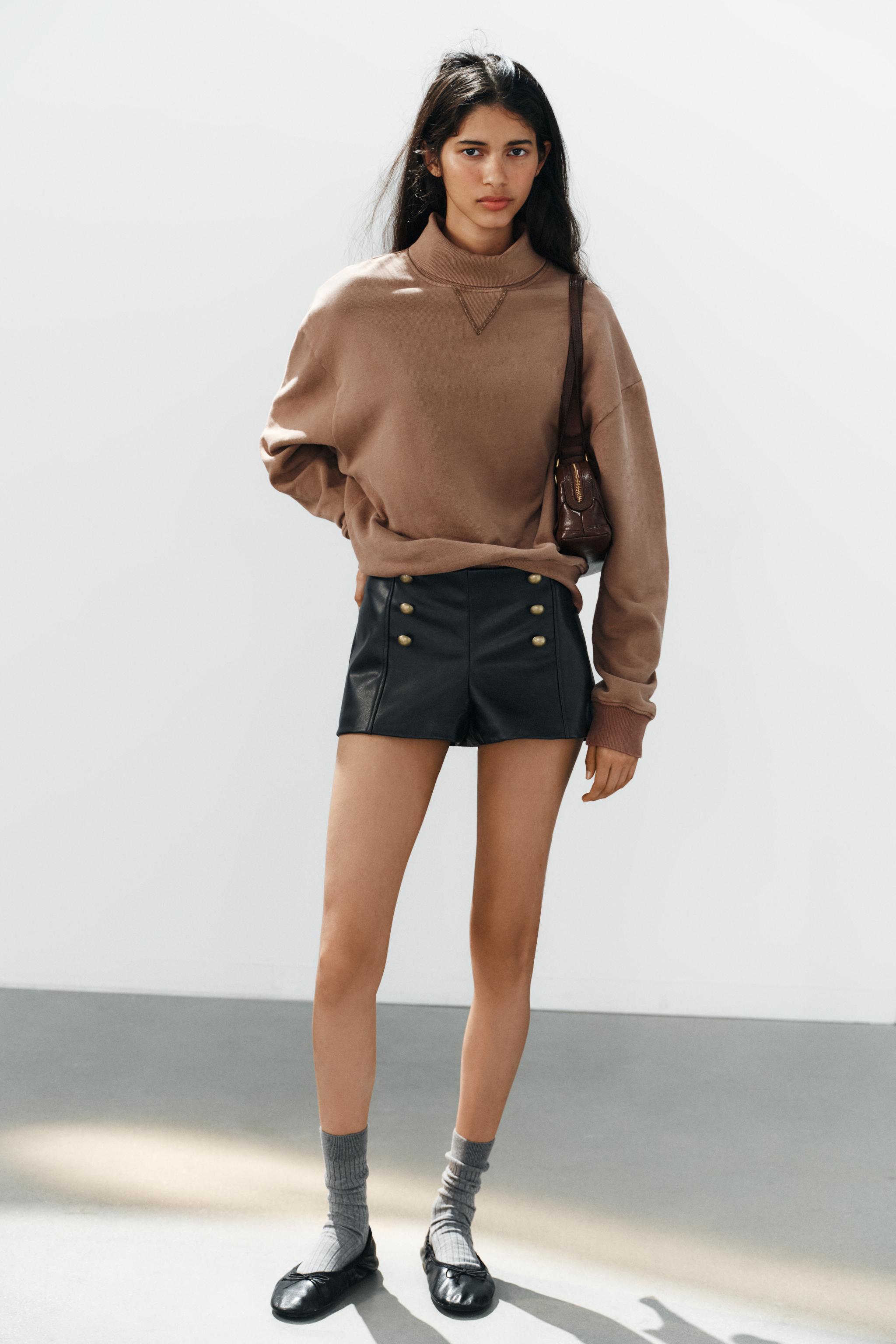 Мини-шорты под кожу на пуговицах — ZARA