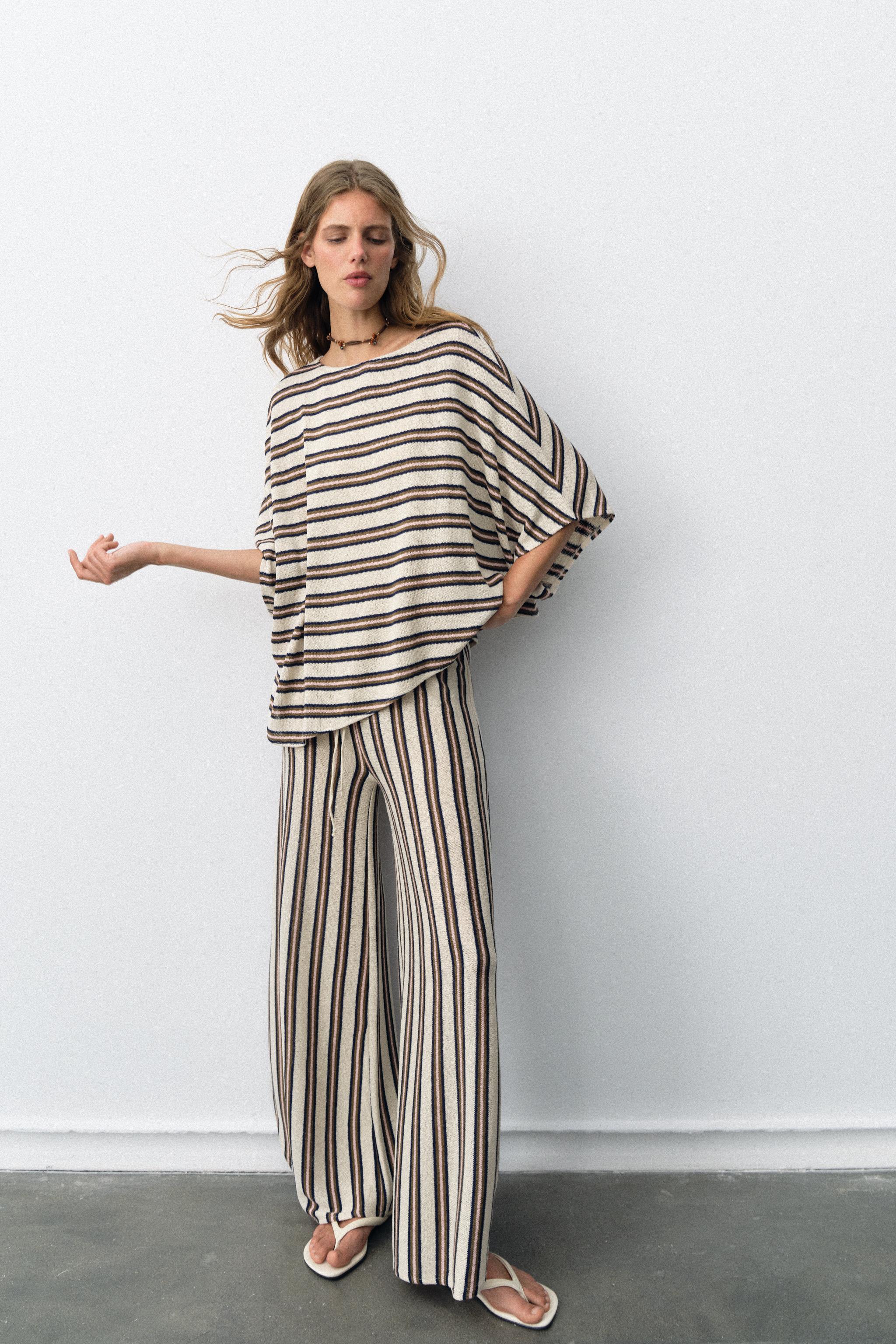 Топ с коротким рукавом из фактурной ткани — ZARA