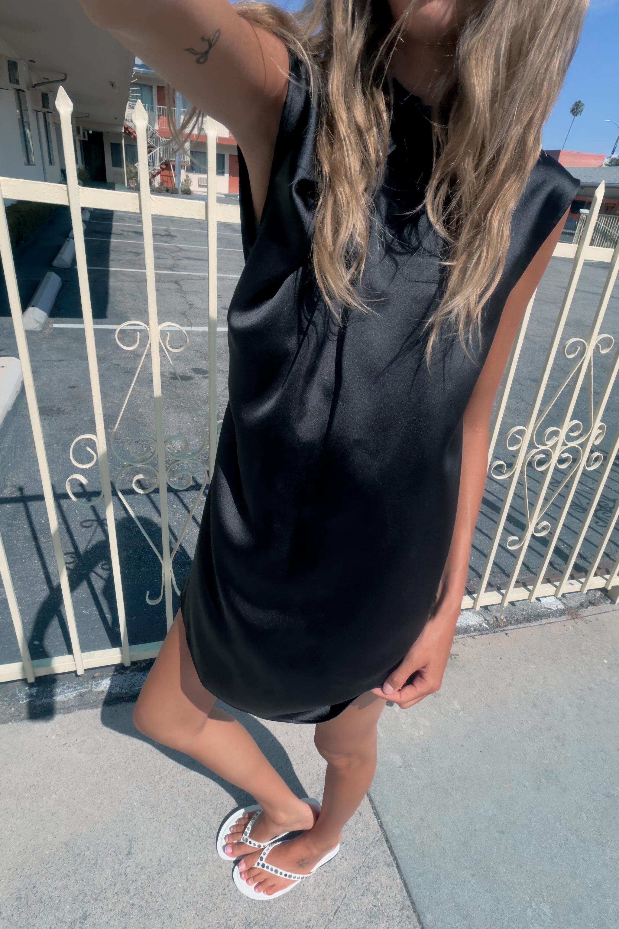 Короткое платье из атласа — ZARA