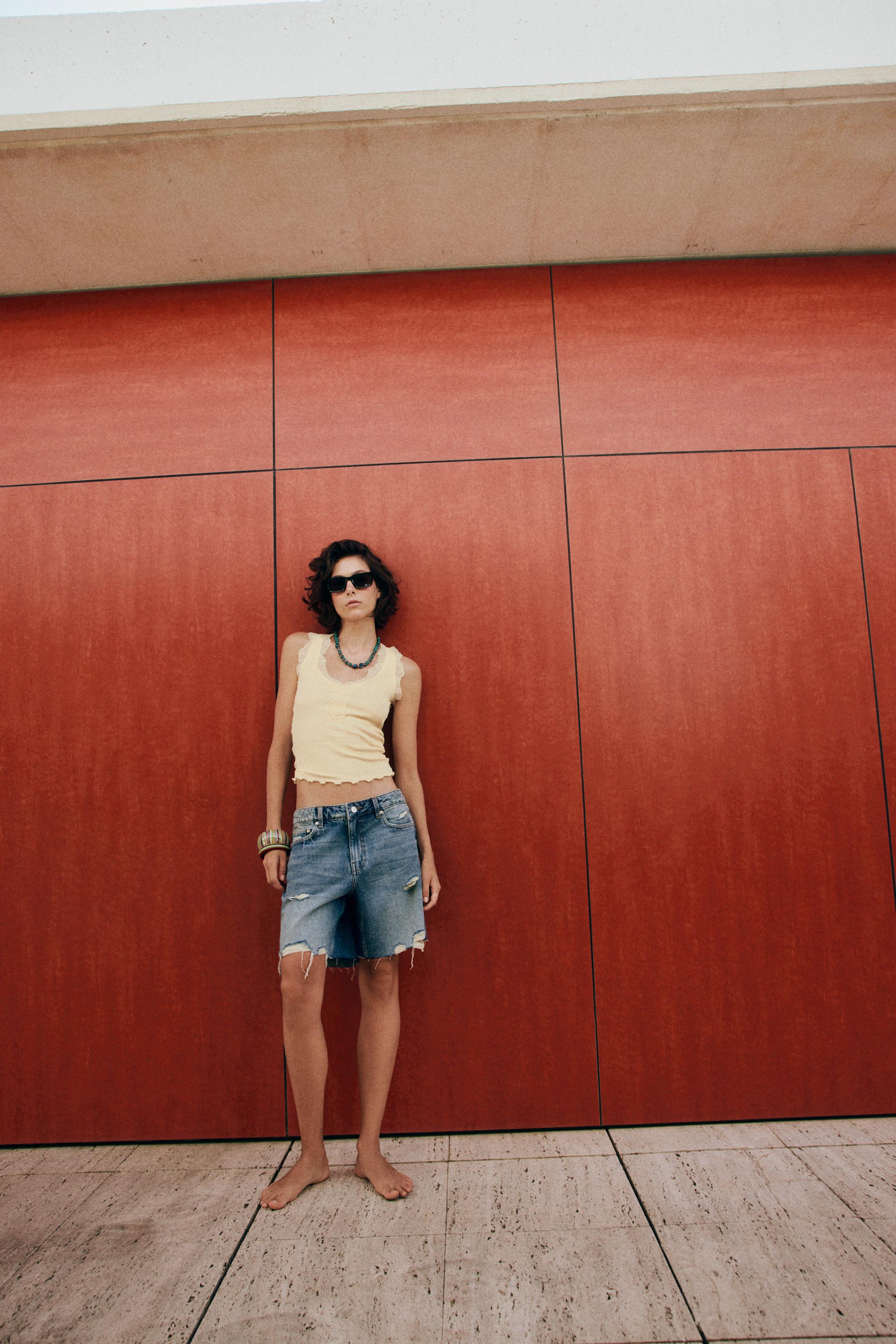 Z1975 рваные джинсовые бермуды — ZARA